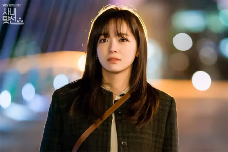 《社內相親》爆火！金世正成國民女友，曾靠救助金長大，今成爆款女王