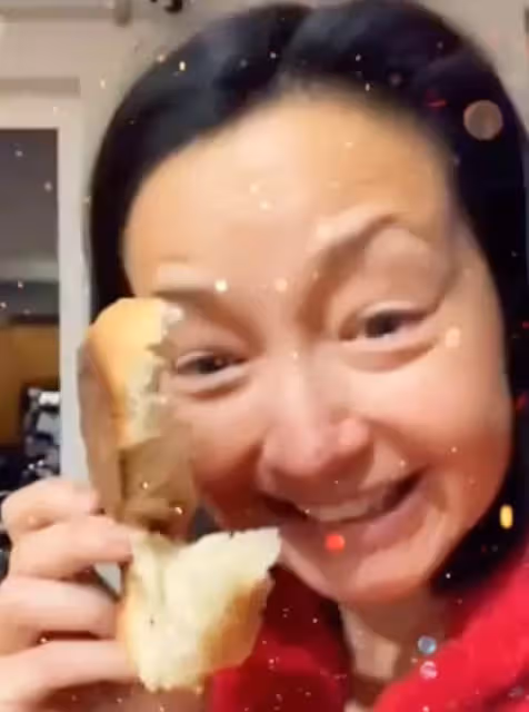 曾兩拒天王,巔峰時因病淡出螢幕,婚後轉職護士,最美郭襄李綺紅近況曝光