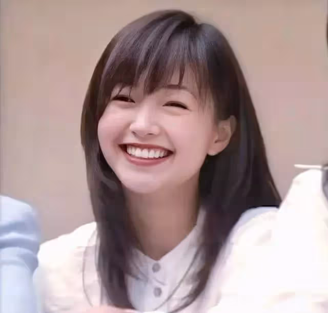 曾兩拒天王,巔峰時因病淡出螢幕,婚後轉職護士,最美郭襄李綺紅近況曝光