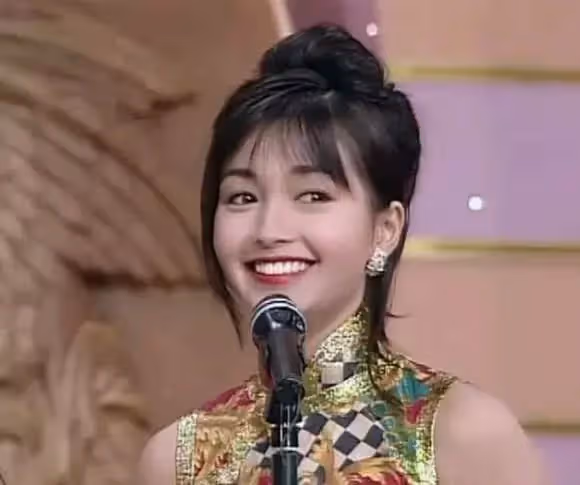 曾兩拒天王，巔峰時因病淡出螢幕，婚後轉職護士，最美郭襄李綺紅近況曝光