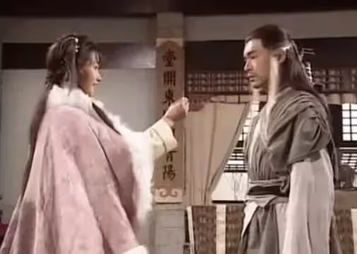 曾兩拒天王，巔峰時因病淡出螢幕，婚後轉職護士，最美郭襄李綺紅近況曝光