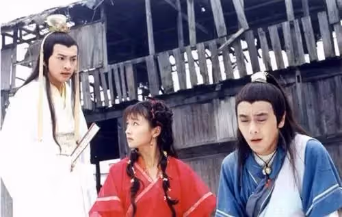 曾兩拒天王，巔峰時因病淡出螢幕，婚後轉職護士，最美郭襄李綺紅近況曝光