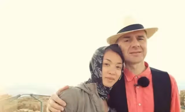 前妻變閨蜜!風華正茂時嫁給了金星,離婚時金星已是「女兒身」,十年婚姻竟源於一句玩笑話!