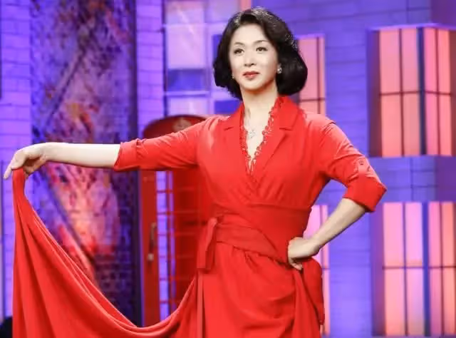 前妻變閨蜜!風華正茂時嫁給了金星,離婚時金星已是「女兒身」,十年婚姻竟源於一句玩笑話!