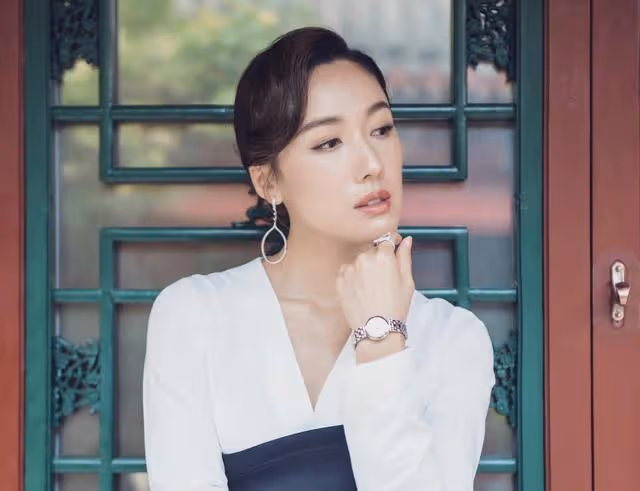 突發!香港知名女星患上免疫系統疾病,導致眼睛受損無法正常開工