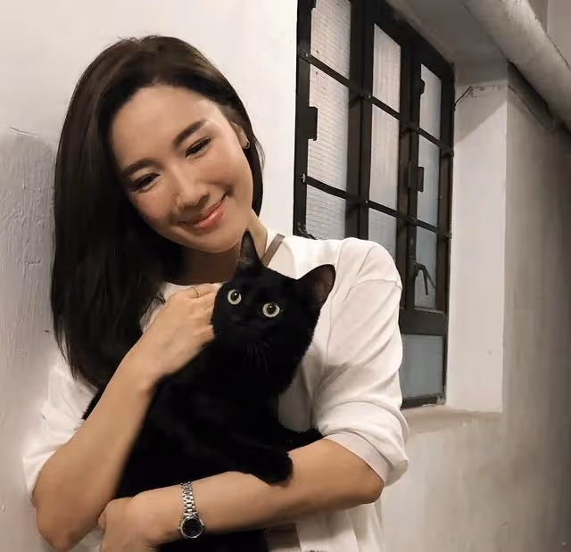 突發!香港知名女星患上免疫系統疾病,導致眼睛受損無法正常開工