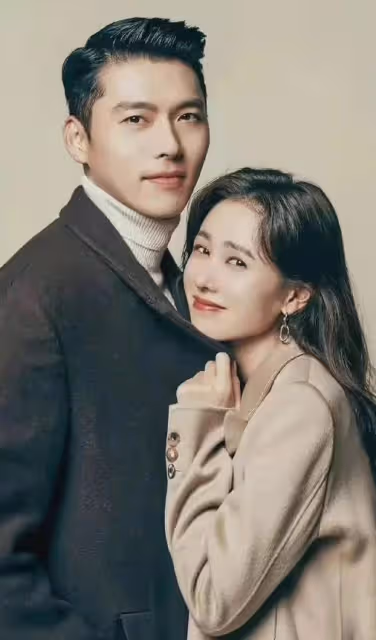 被譽為韓國天然美女,40歲嫁初戀,牽手照畫面甜蜜,婚禮今日舉行