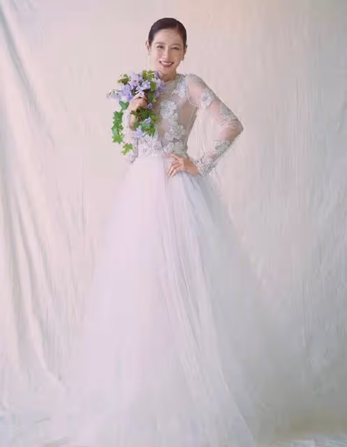 玄彬孫藝珍婚禮內場曝光,新人甜蜜交換戒指,女方激動落淚