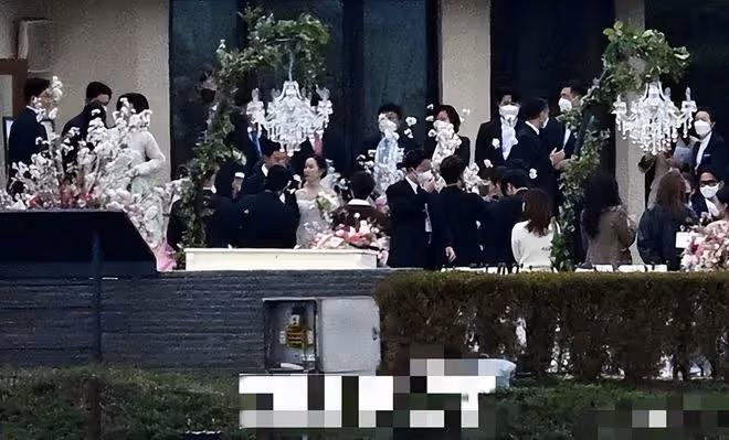 玄彬婚禮現場曝光!眾星雲集布置豪華,孫藝珍父親緊盯女兒顯不舍