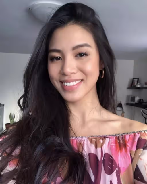 港姐雷莊兒重返選美舞臺,早與牙醫男友分手,狀態大勇積極拉票,懶理被稱為「最丑港姐」