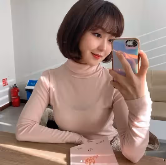 《社內相親》浮誇表姊的韓式英語和狂撞衫,讓觀眾笑翻!