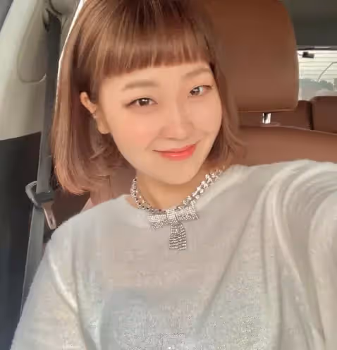 《社內相親》浮誇表姊的韓式英語和狂撞衫,讓觀眾笑翻!