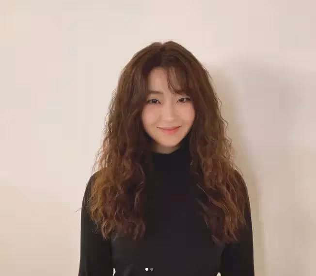 《社內相親》浮誇表姊的韓式英語和狂撞衫,讓觀眾笑翻!