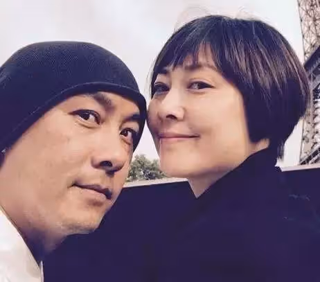 15歲被迫掙錢養家!跑龍套8年「走紅後卻被雪藏」 與妻子2次分手3次婚禮「結婚16年無兒無女」恩愛如初