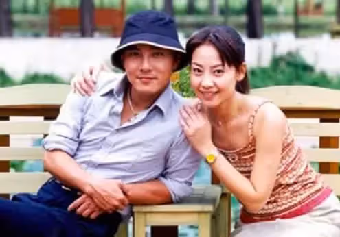 15歲被迫掙錢養家!跑龍套8年「走紅後卻被雪藏」 與妻子2次分手3次婚禮「結婚16年無兒無女」恩愛如初
