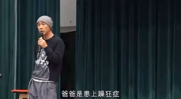 15歲被迫掙錢養家!跑龍套8年「走紅後卻被雪藏」 與妻子2次分手3次婚禮「結婚16年無兒無女」恩愛如初