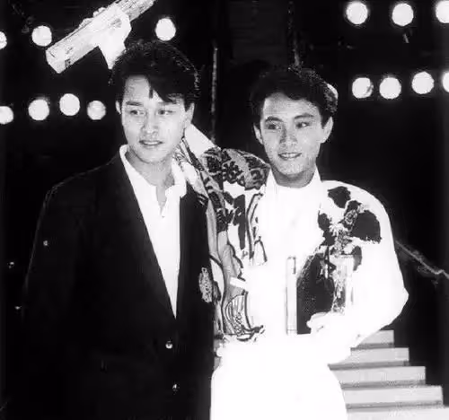 15歲被迫掙錢養家!跑龍套8年「走紅後卻被雪藏」 與妻子2次分手3次婚禮「結婚16年無兒無女」恩愛如初