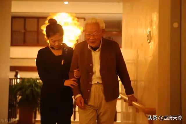 老人該不該把存款交給子女？這位老人的做法聰明又有效
