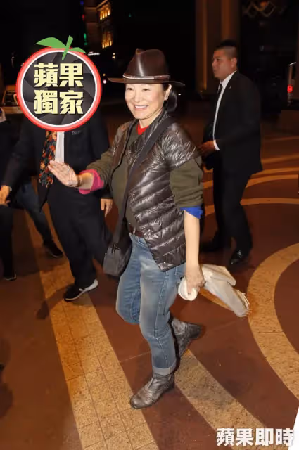 睽違5年!64歲林青霞「牛仔勁裝返台」英氣震全場 「遭問婚變」霸氣回:這問題你也敢問?