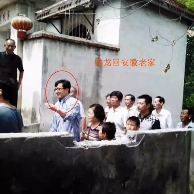 成龍同母異父的姐姐：早年被生母拋棄，如今住成龍買的澳洲豪宅，為成龍母親養老送終