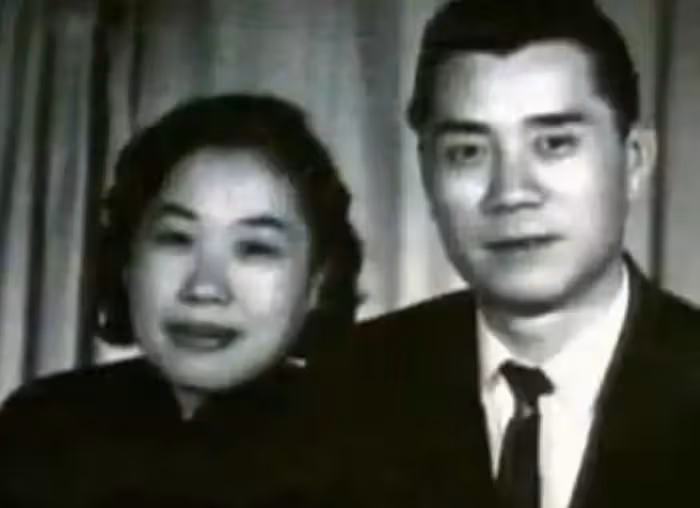 成龍同母異父的姐姐：早年被生母拋棄，如今住成龍買的澳洲豪宅，為成龍母親養老送終