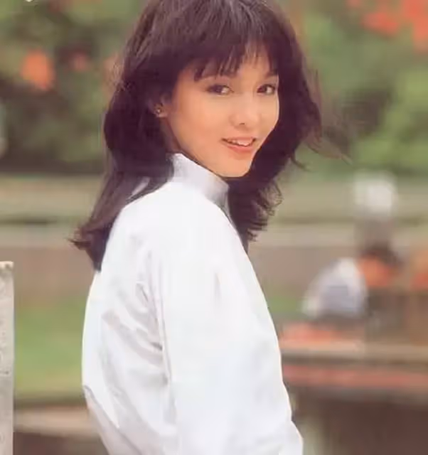 三年兩奪影后!情斷10年戀人後「包養男歌手16年」又分手 今66歲堅持「不婚不育」自認:除了錢一無所有