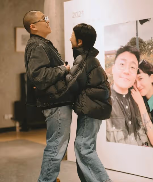 郝劭文未婚妻身份曝光,育有7歲女兒疑似離異,眉毛剃掉打扮另類