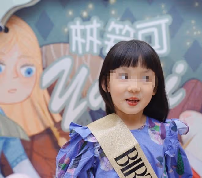郝劭文未婚妻身份曝光,育有7歲女兒疑似離異,眉毛剃掉打扮另類