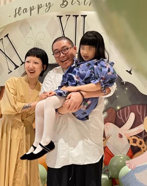 郝劭文未婚妻身份曝光,育有7歲女兒疑似離異,眉毛剃掉打扮另類