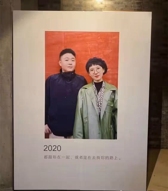 知名童星郝劭文求婚現場曝光,單膝跪地送上鑽戒,女方長相清秀