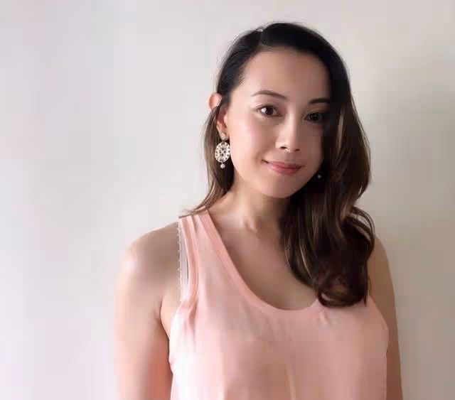 突發!香港知名女星發文炮轟富三代父子是人渣,疑被兩人同時包養