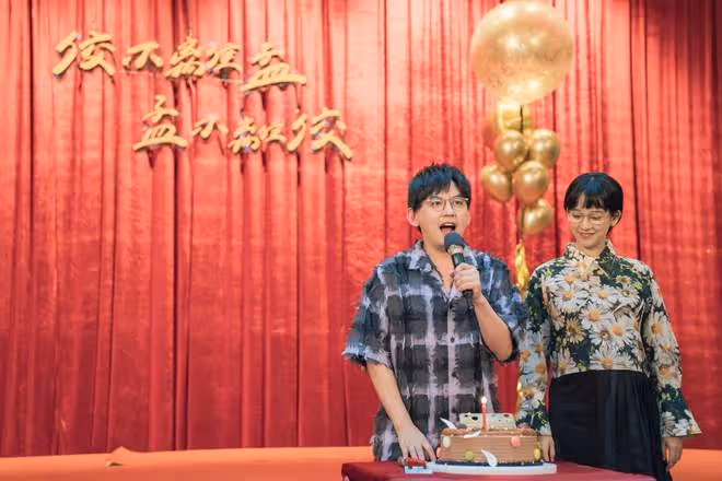 Selina小男友首曝正臉!皮膚白皙外形稚嫩,兩人相差7歲感情甜蜜