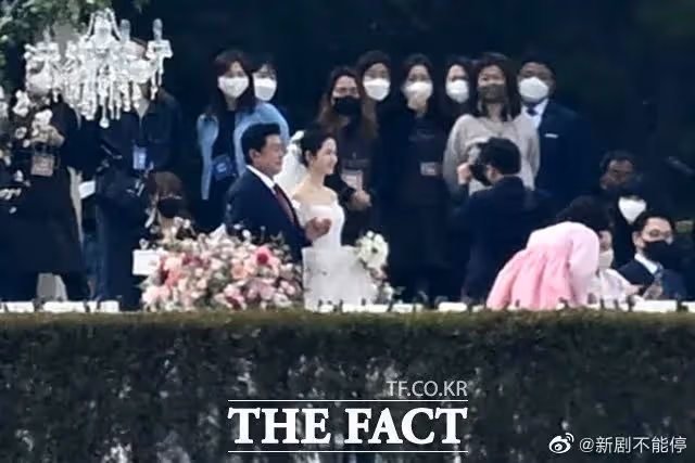 他們結婚啦!