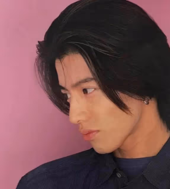木村拓哉19歲女兒拍性感大片,穿背心秀腹肌,事業線亮眼