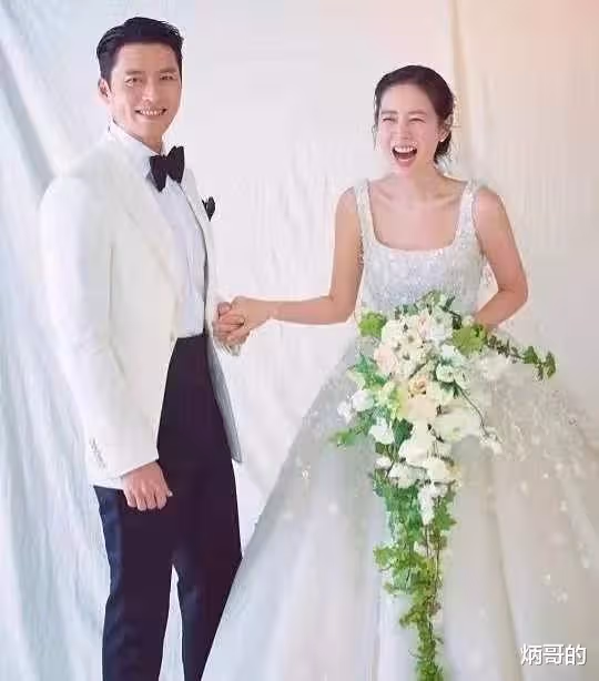 玄彬孫藝珍大婚現場曝光，女方穿婚紗仙氣飄飄，男方眼神愛意滿滿