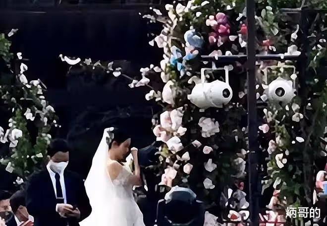 玄彬孫藝珍大婚現場曝光，女方穿婚紗仙氣飄飄，男方眼神愛意滿滿