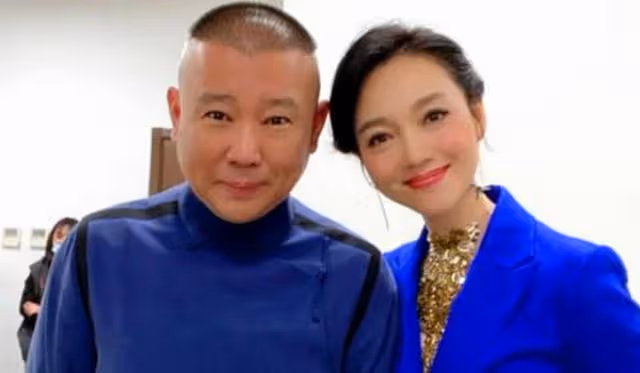 周群：與郭德綱傳緋聞，被大張偉調侃打美容針，老公身份至今是謎