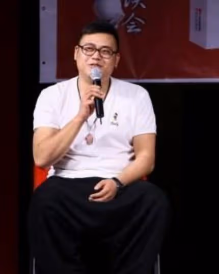 郭德綱在德雲社已經沒實權了，除了妻子王惠，這三人才是幕後老闆
