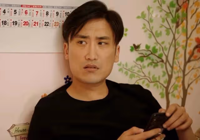 「富二代」吳雲飛：趙本山的徒弟，投資吳京的電影，把金條當盆栽