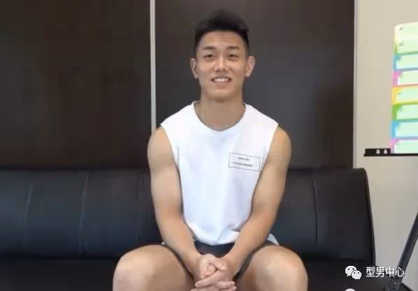 帥氣肌肉男「下海」掙外快，吸引女演員主動合作，一個月狂拍60部...
