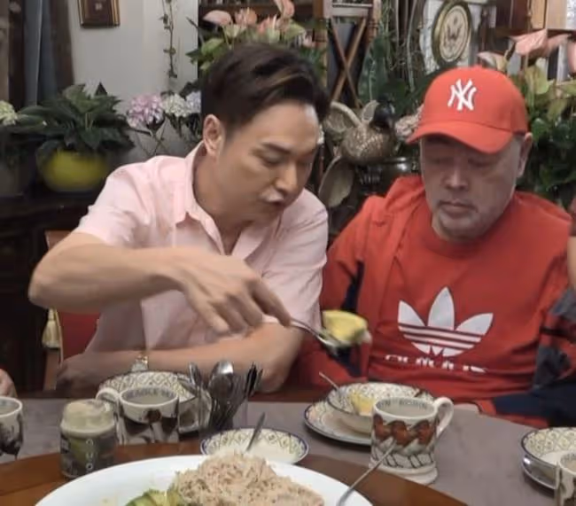 知名歌手張偉文病痛纏身，經紀人承諾照顧一生，親生兒子從未露面