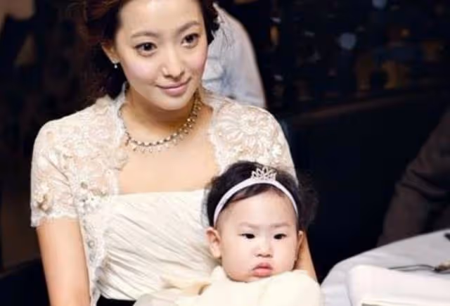 金喜善曾因女兒長相被質疑整容，回復稱長開就好了，如今怎樣了？
