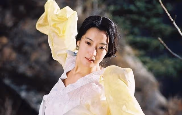 金喜善曾因女兒長相被質疑整容，回復稱長開就好了，如今怎樣了？