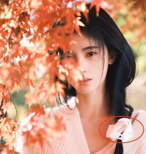 鞠婧禕又惹爭議，用口罩扎頭髮被吐槽，是應急還是炒作