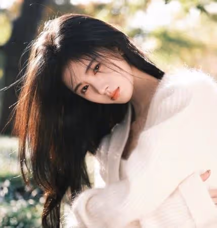 鞠婧禕又惹爭議，用口罩扎頭髮被吐槽，是應急還是炒作