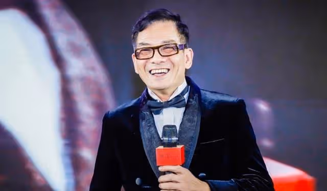 「鳩摩智」吸金力十足！67歲TVB老戲骨返內地四處登台，人氣大升