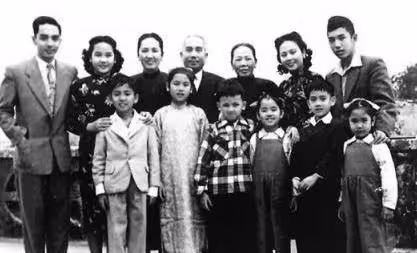 他年幼時便已家喻戶曉，娶妻之後卻極其不幸，最終以自殺結束一生