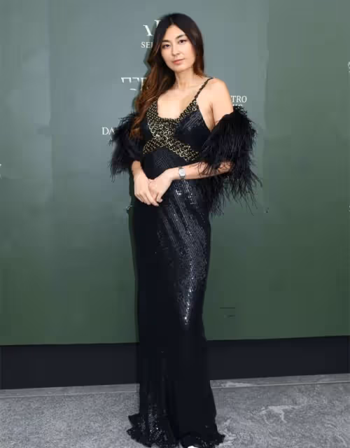 鄧梓峰長女兼職當模特，美貌出眾身材好，名校畢業無意進娛樂圈