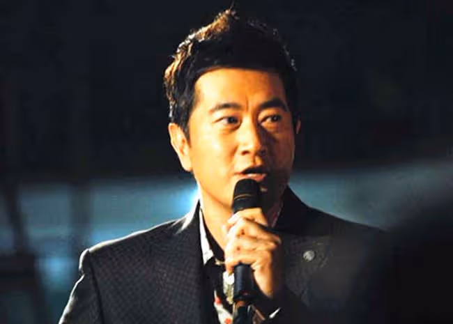 鄧梓峰長女兼職當模特，美貌出眾身材好，名校畢業無意進娛樂圈