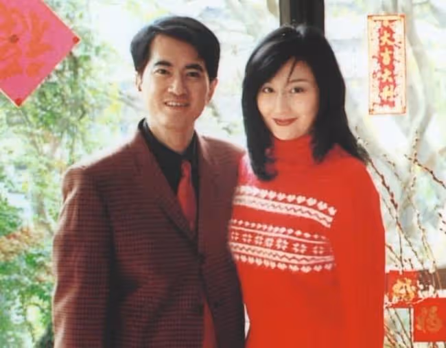 鄧梓峰長女兼職當模特，美貌出眾身材好，名校畢業無意進娛樂圈